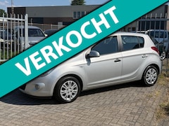 Hyundai i20 - 1.2i Business Edition 5 deurs NL AUTO NAP 2e eigenaar l NAVI l PDC l AIRCO ECC l MTF-stuur