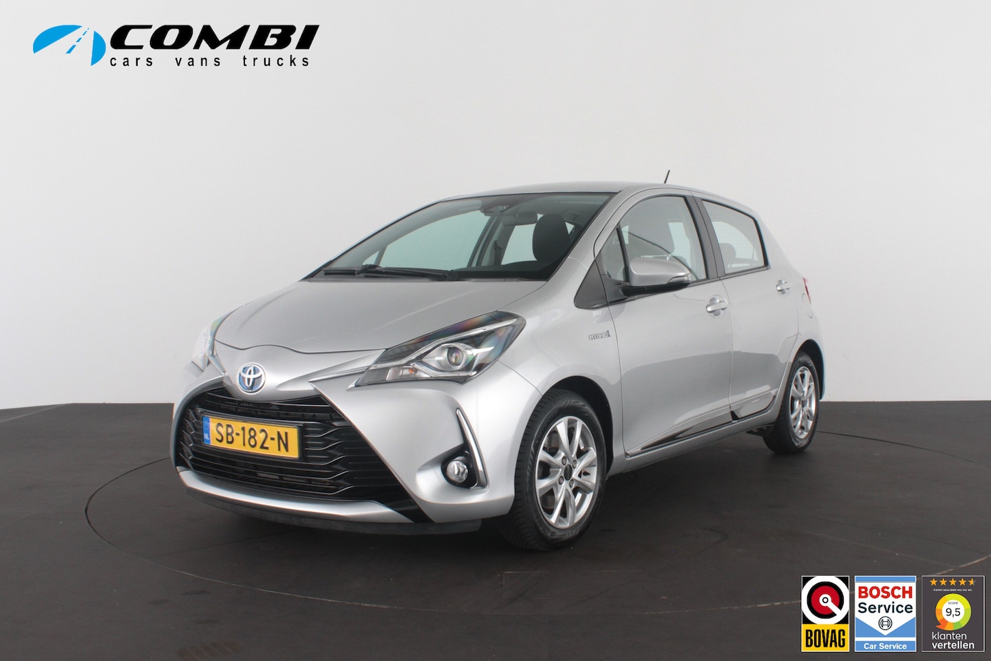 Toyota Yaris - 1.5 Hybrid Design > Automaat/Navi/Cruise/All season banden/Goed onderhouden! - AutoWereld.nl