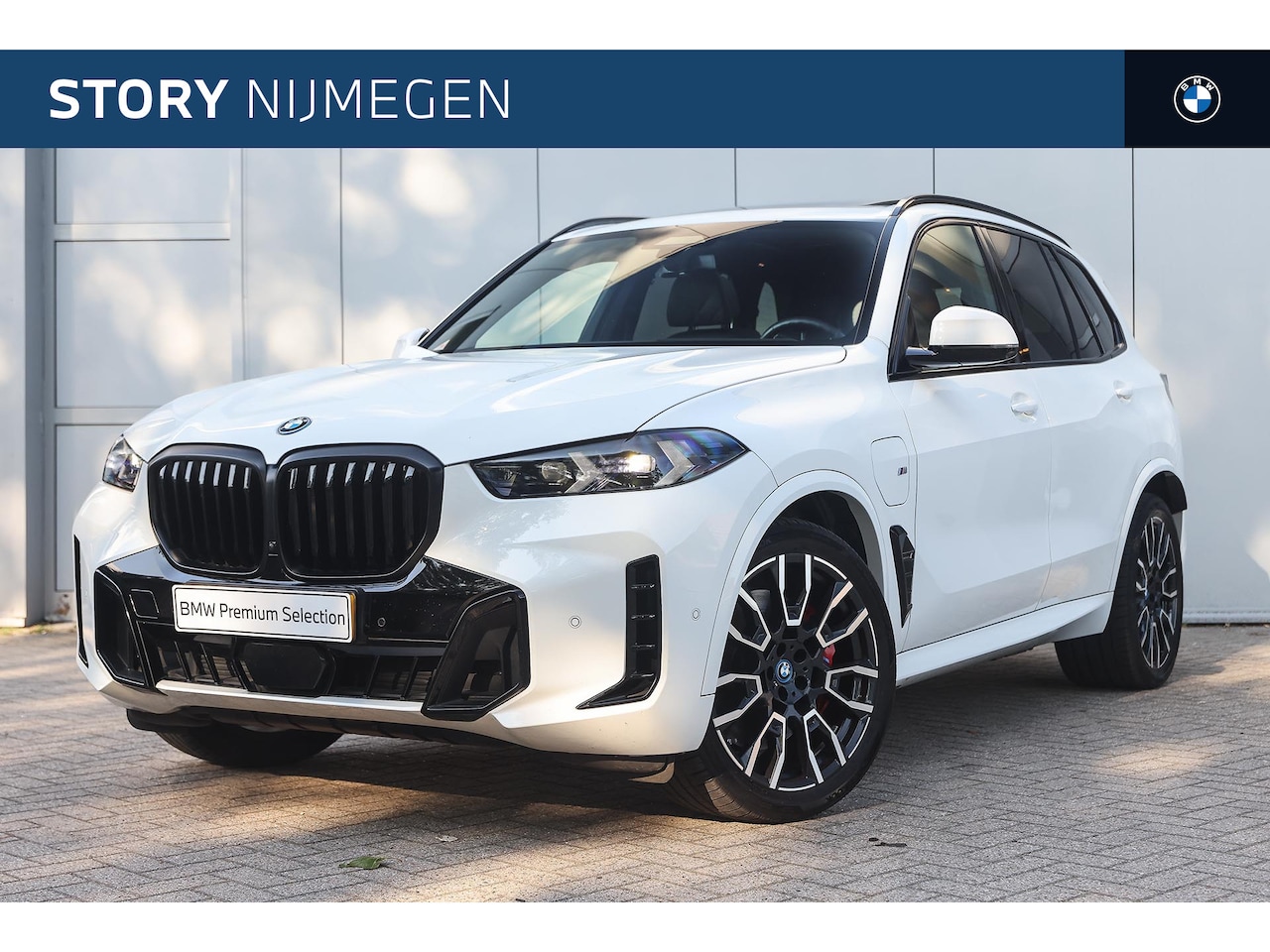 BMW X5 - xDrive50e M Sport Automaat / Panoramadak / Trekhaak / Comfortstoelen / Parking Assistant P - AutoWereld.nl