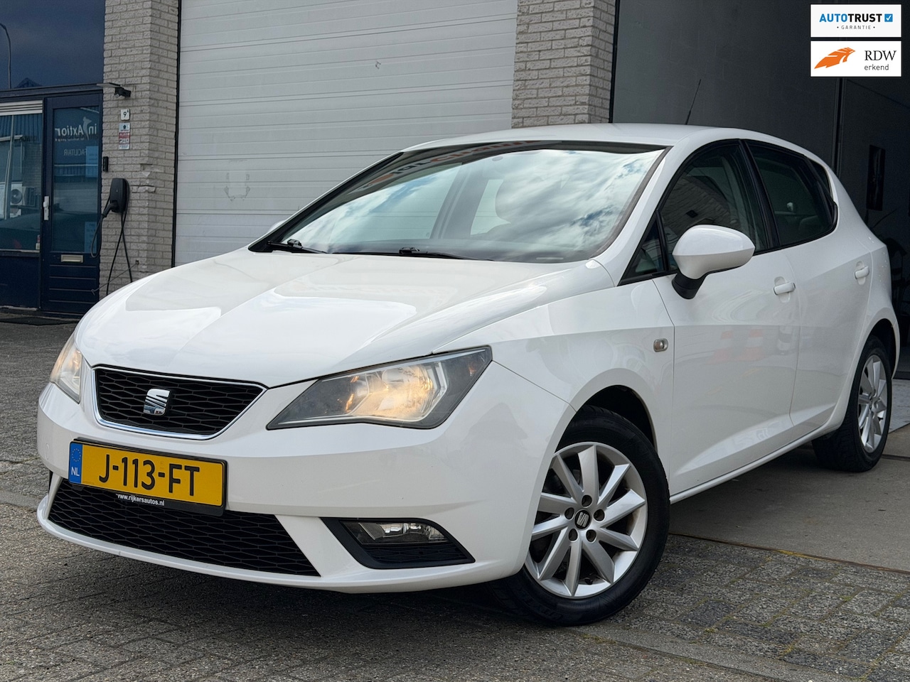 SEAT Ibiza - 1.4 COPA Plus/ sport pakket/ 1e EIG/ dealeronderhouden/ 1jaar apk/ airco/ EL-ramen/ zeer n - AutoWereld.nl