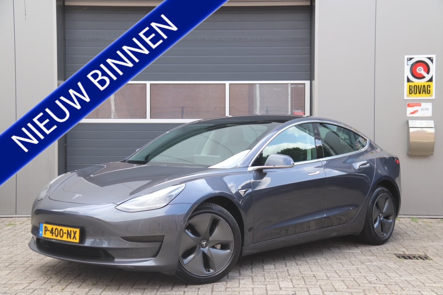 Tesla Model 3 - Standard RWD Plus 60 kWh Basic Autopilot, Stoelverwarming, Panoramadak, Trekhaak, Camera - AutoWereld.nl