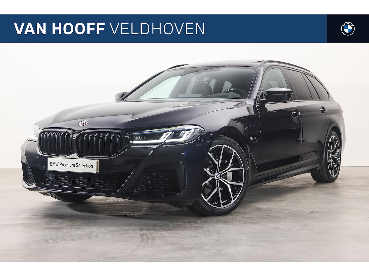 BMW 5-serie Touring - 530e High Executive Automaat / Trekhaak / Comfortstoelen / Comfort Access / Achteruitrijca - AutoWereld.nl