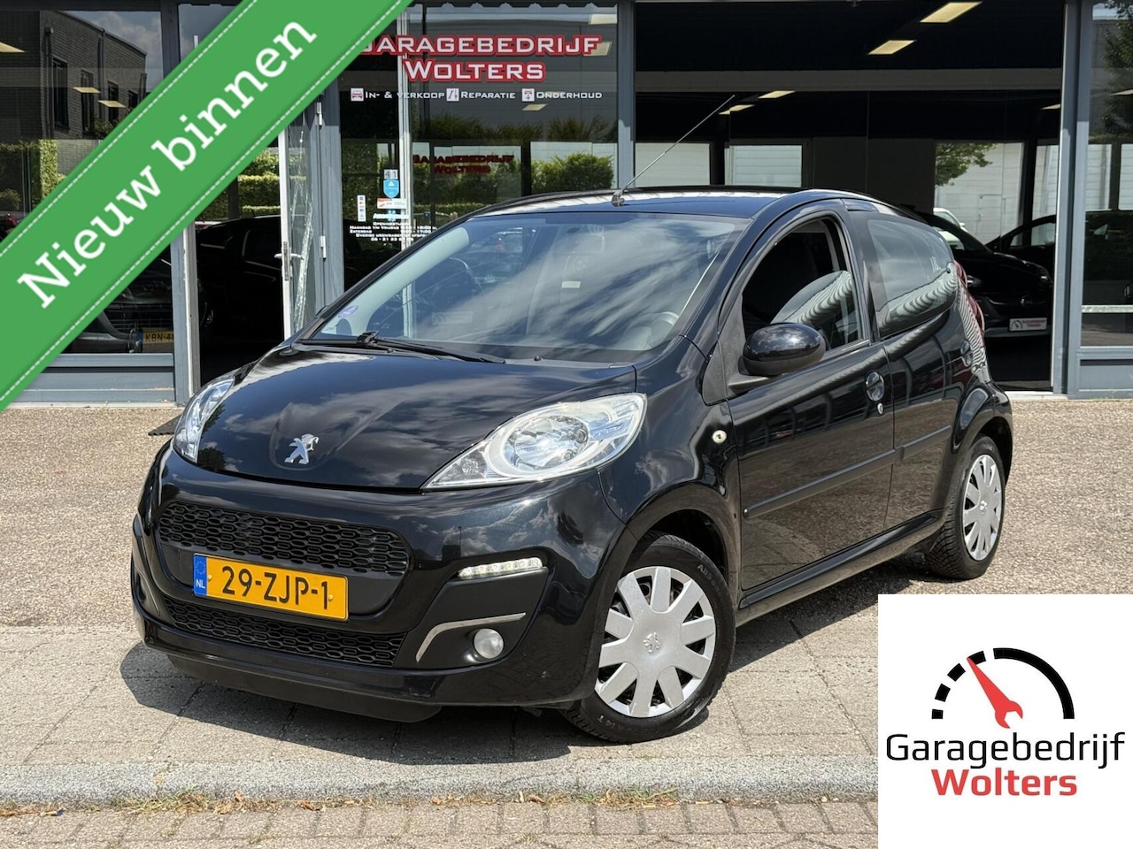 Peugeot 107 - 1.0 Black & Silver airco nw banden 4seizoen 5drs - AutoWereld.nl