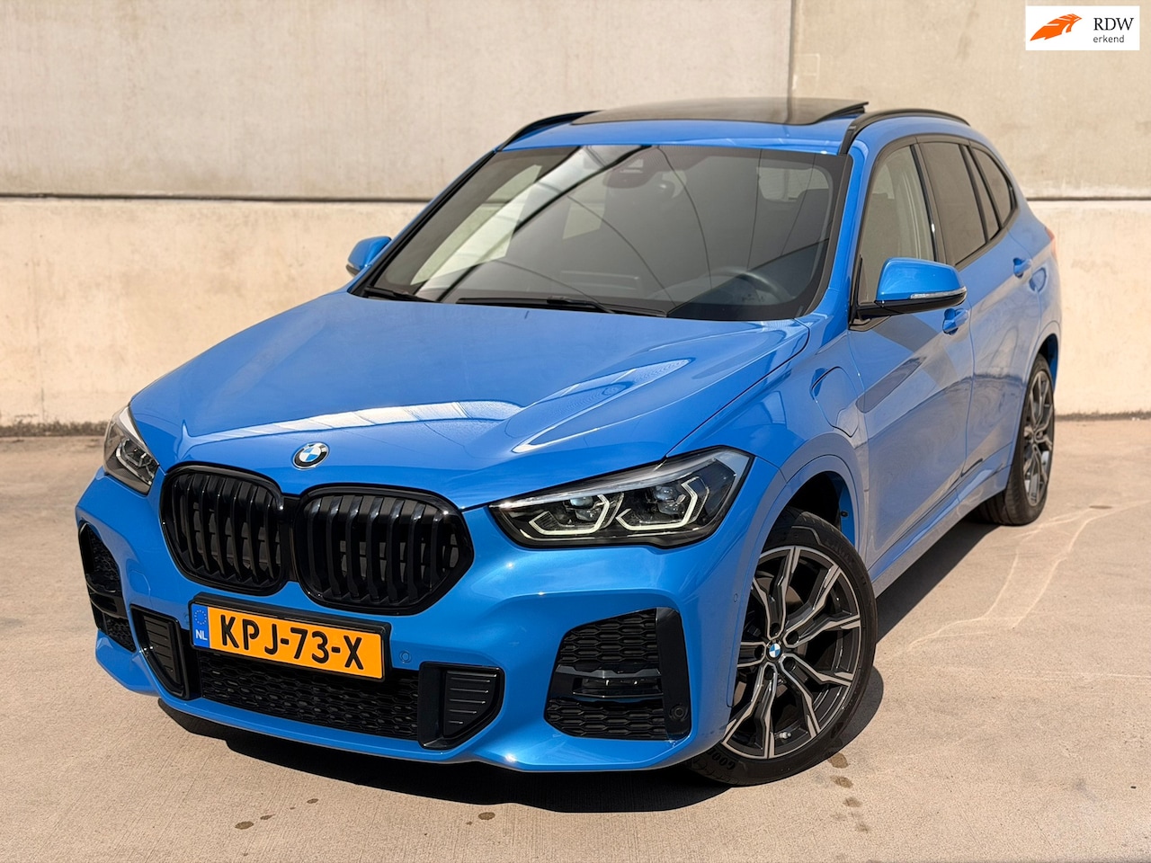 BMW X1 - XDrive25e M Sport Pano Leder H/K HUD Trekh 19' Shadowline - AutoWereld.nl