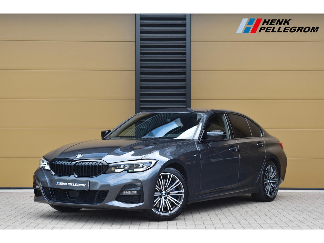 BMW 3-serie - 330i Executive Edition * M-Sportpakket * Head-up * Sportremmen * A-spoiler * - AutoWereld.nl