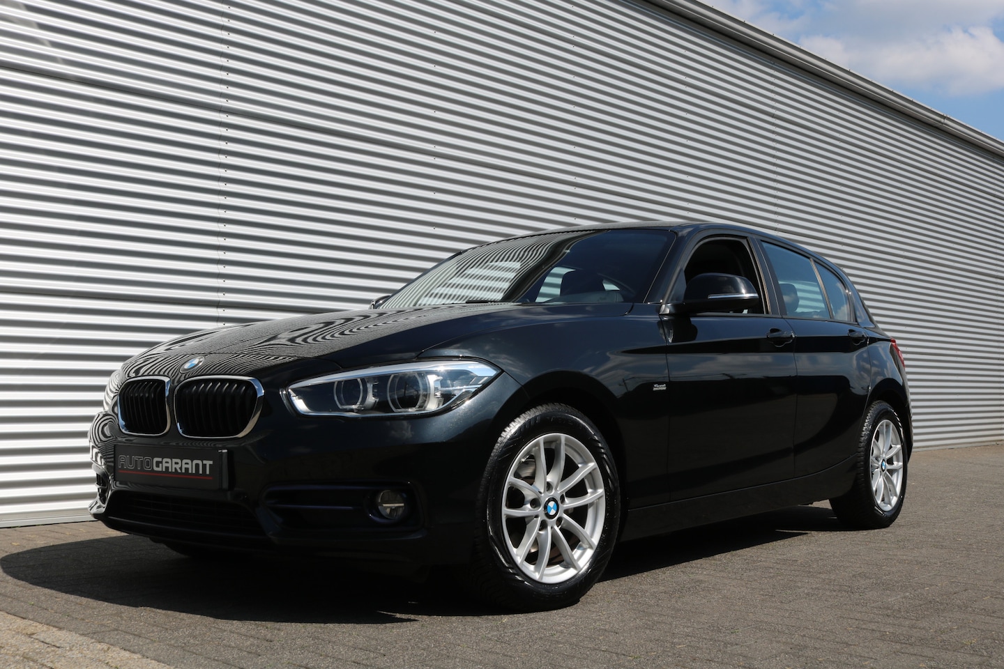 BMW 1-serie - 118i Sport Aut (Orig NL! NAP! Sportinterieur Navi Cruise Led Trekhaak Lmv Pdc) - AutoWereld.nl