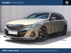 BMW 5-serie Touring - 530e M Sport Automaat / Panoramadak / Trekhaak / Bowers & Wilkins / M Multifunctionele Sto