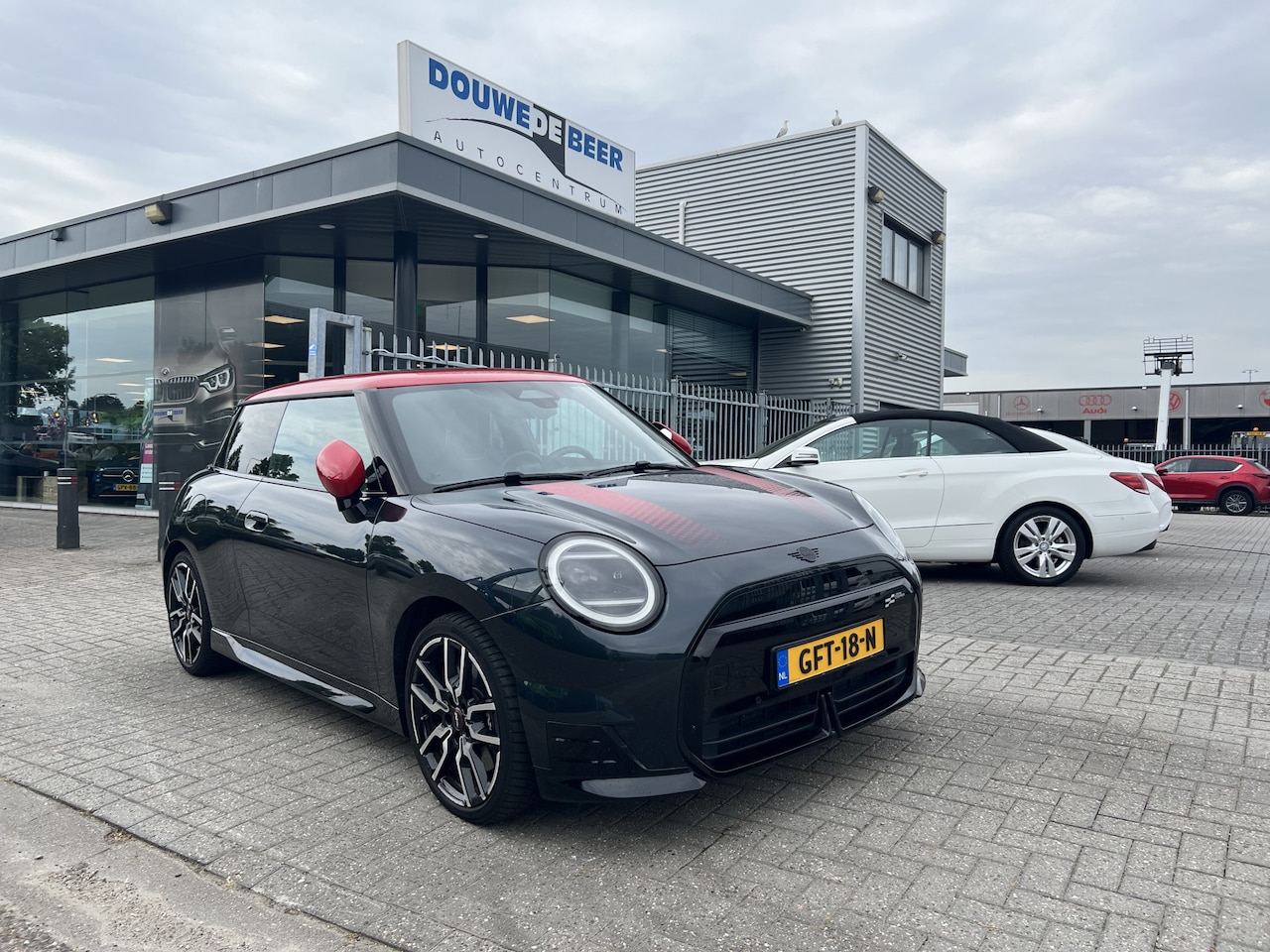 MINI Electric - 3-Deurs Cooper SE John Cooper Works M 54.2 kWh pano/dak, stuurverwarming, stoelvrwarming, - AutoWereld.nl