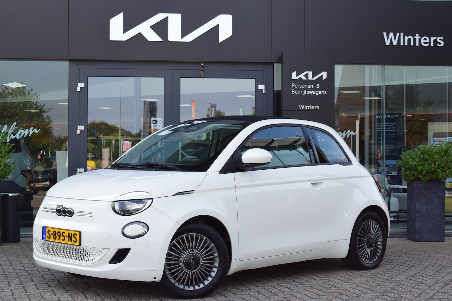 Fiat 500 - Passion 42 kWh | Cabrio | LM velgen | Apple carplay & Android auto | - AutoWereld.nl