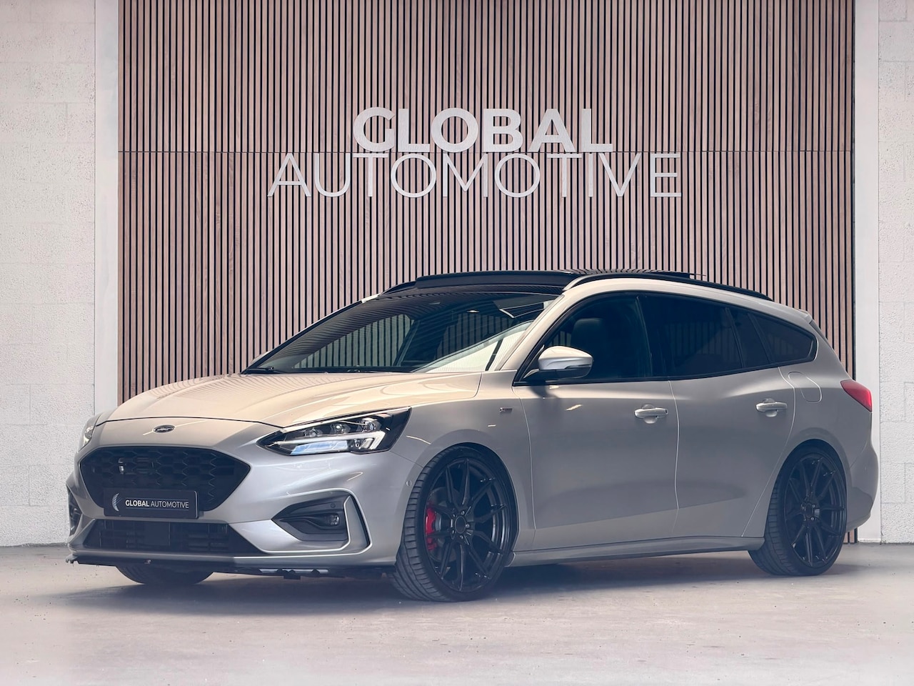 Ford Focus Wagon - 1.5 EcoBoost ST Line Business - PANORAMADAK - HEAD UP DISPLAY - B&O - AutoWereld.nl