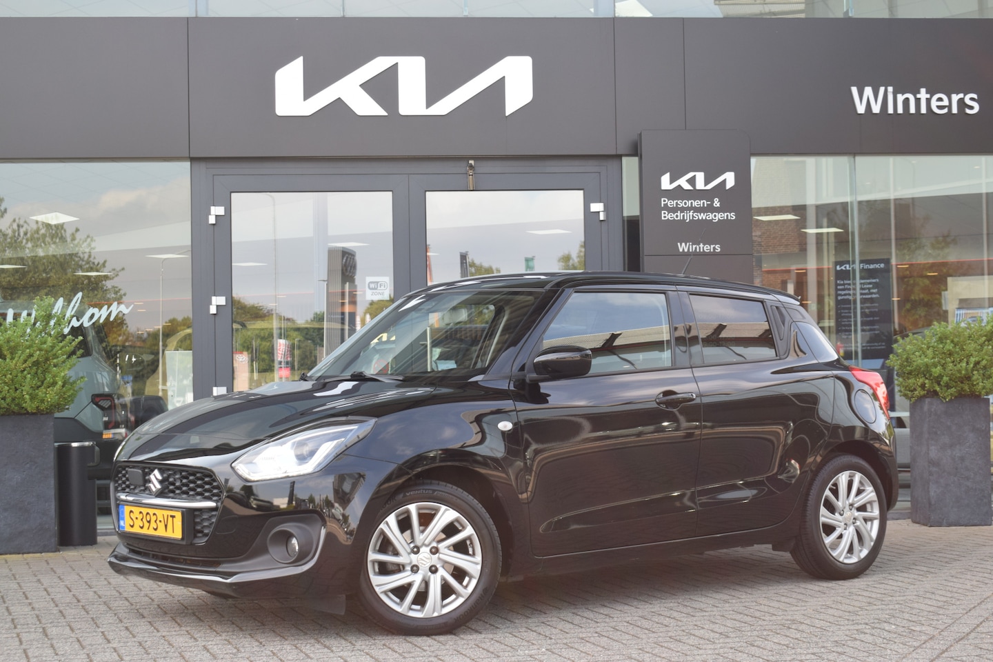 Suzuki Swift - 1.2 Style Smart Hybrid | Camera | Stoelverwarming | Adaptive Cruise | Apple Carplay - AutoWereld.nl