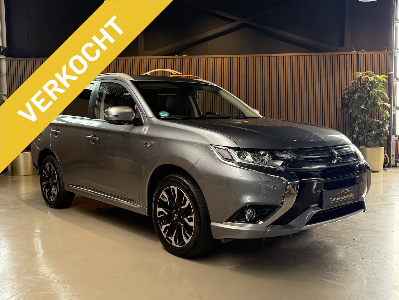 Mitsubishi Outlander - 2.0 PHEV instyle AUTOMAAT | LEER | MOOISTE VAN NEDERLAND - AutoWereld.nl