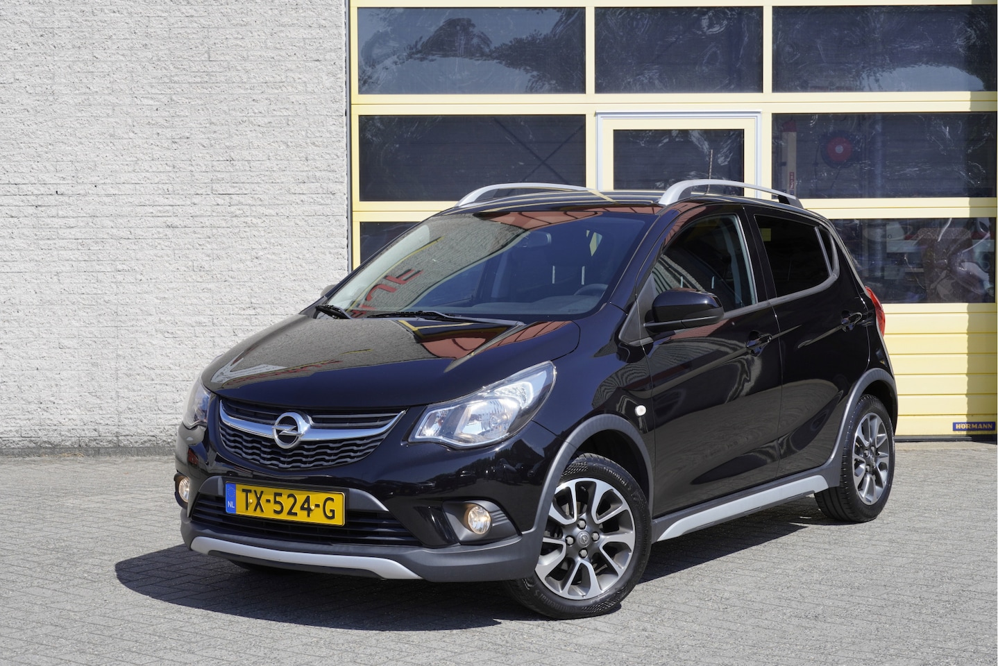 Opel Karl - 1.0 5drs Rocks Online Edition BJ2018 Lmv 15" | Led | Pdc | Side-skirts | App-Connect | Nav - AutoWereld.nl