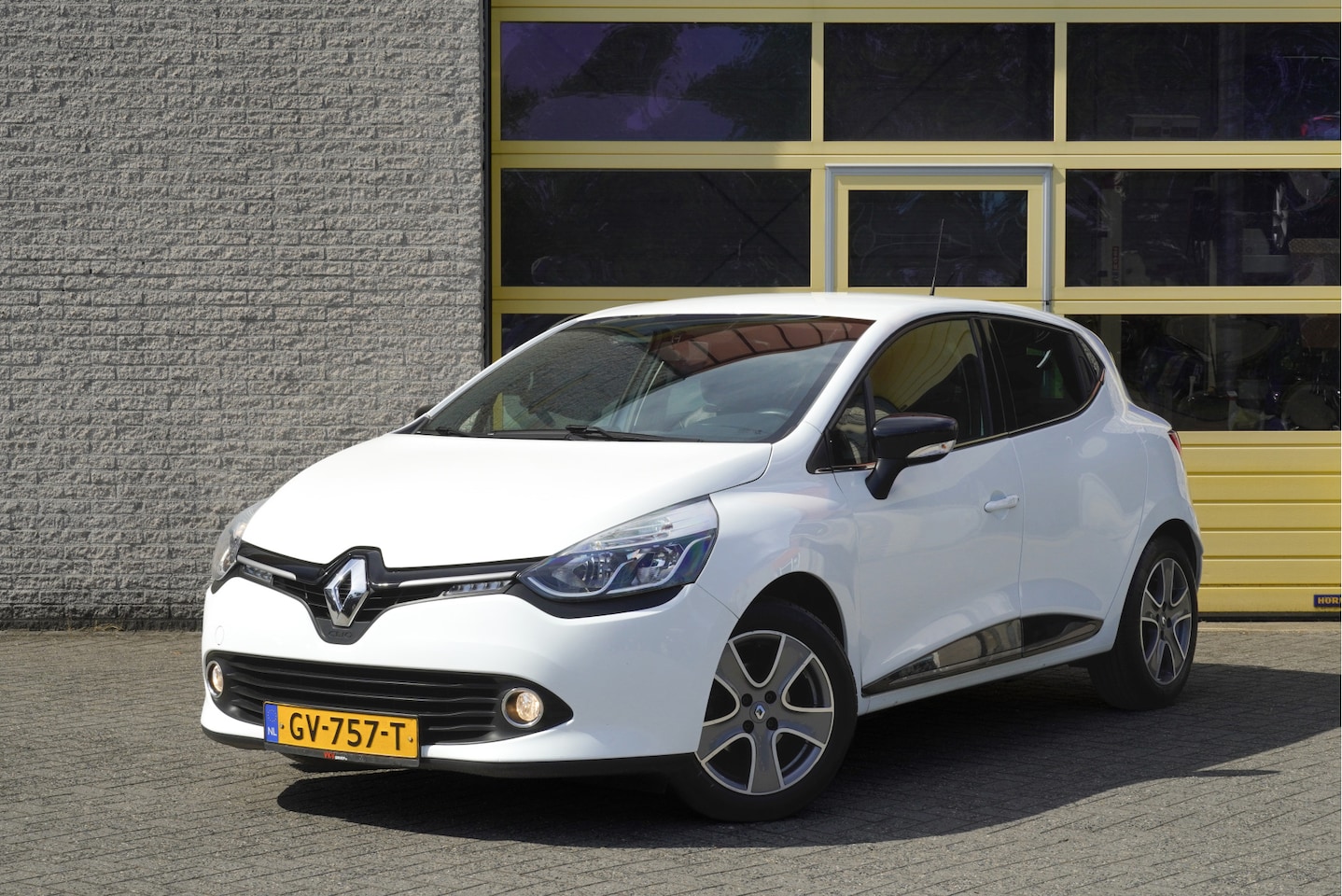 Renault Clio - 0.9 TCe ECO 5drs Night&Day BJ2015 Lmv 16" | Led | Pdc | Navi | Airco | Cruise control | Ex - AutoWereld.nl