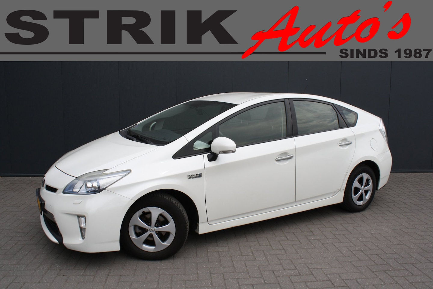 Toyota Prius - 1.8 Plug-in Dynamic Business - NAVIGATIE - CAMERA - LEDER - AutoWereld.nl