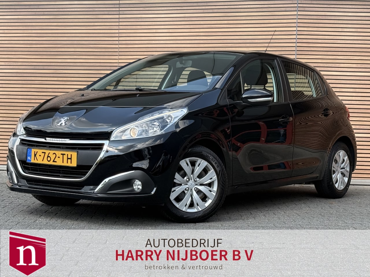 Peugeot 208 - 1.2 PureTech Blue Lease Active Trekhaak / Airco / Stoelverwarming / Cruise / Dealer Onderh - AutoWereld.nl