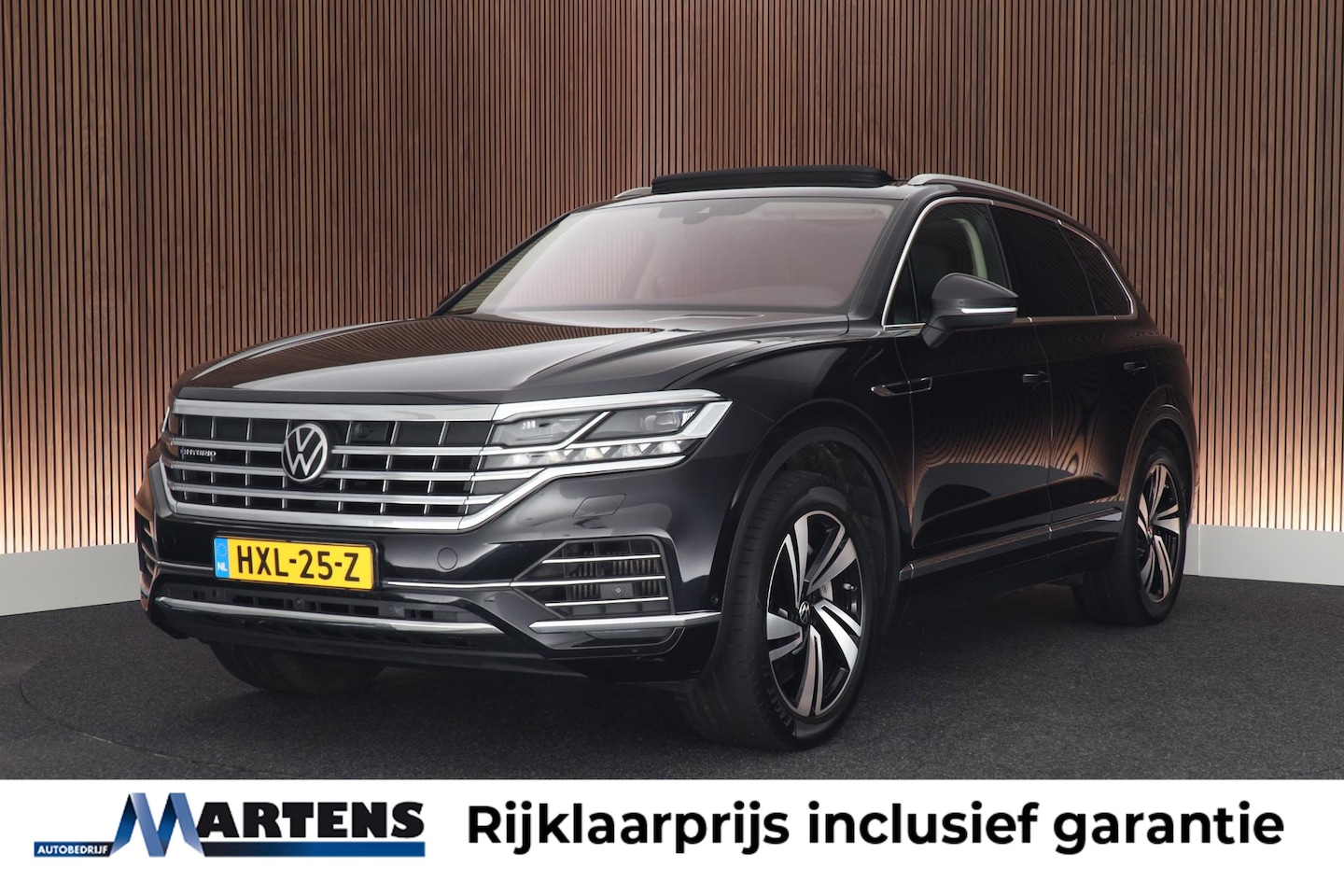 Volkswagen Touareg - 3.0 TSI 381pk eHybrid 4MOTION Trekhaak Leder 360Camera Dynaudio Panoramadak Virtual Cockpi - AutoWereld.nl