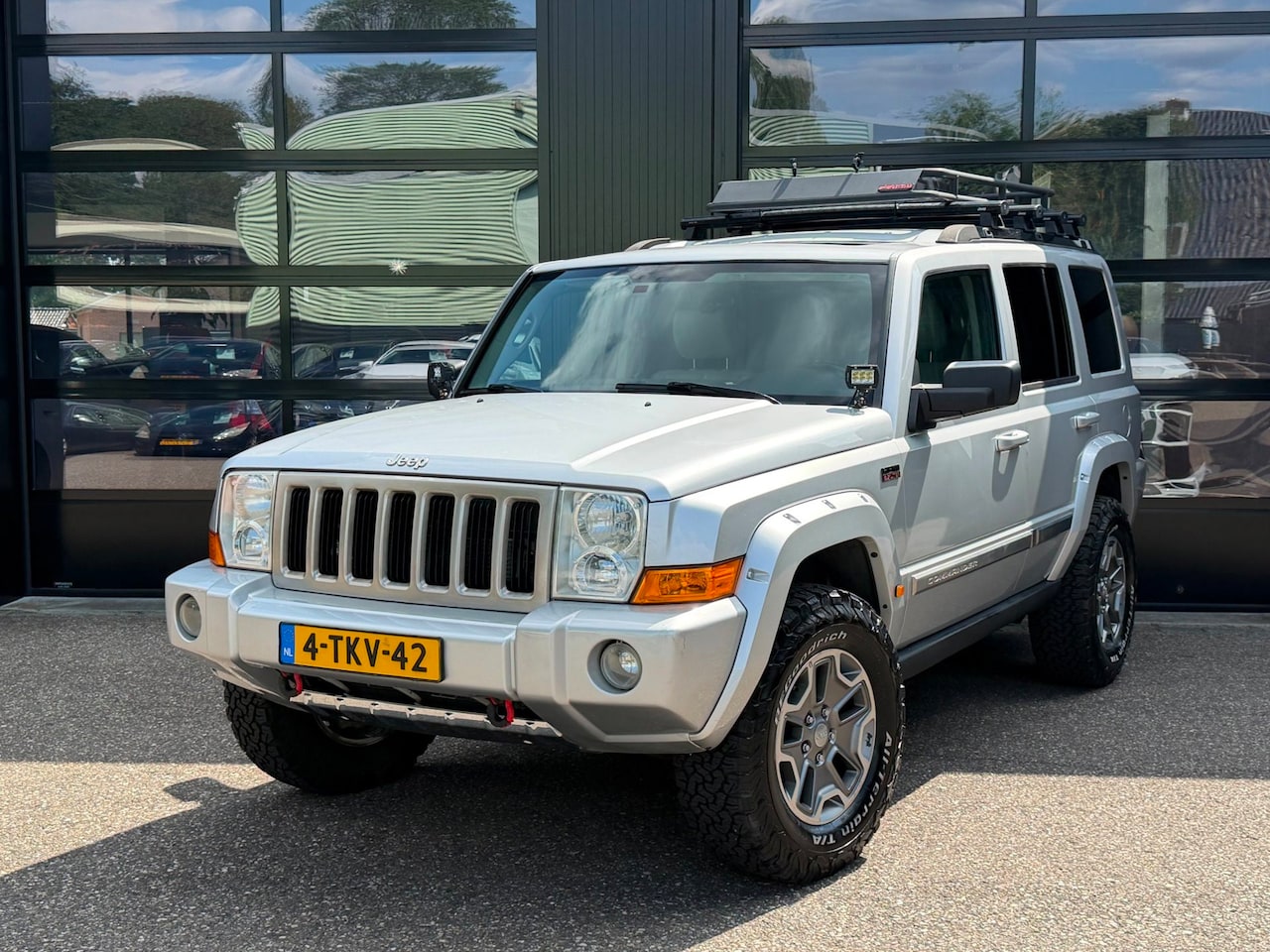 Jeep Commander - 5.7 V8 Hemi Limited 7P Uniek! - AutoWereld.nl