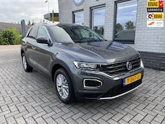 Volkswagen T-Roc - 1.0 TSI Style Camera / PDC / Clima / Lane / Add. Cruise / Spraak bediening / Carplay / Tre