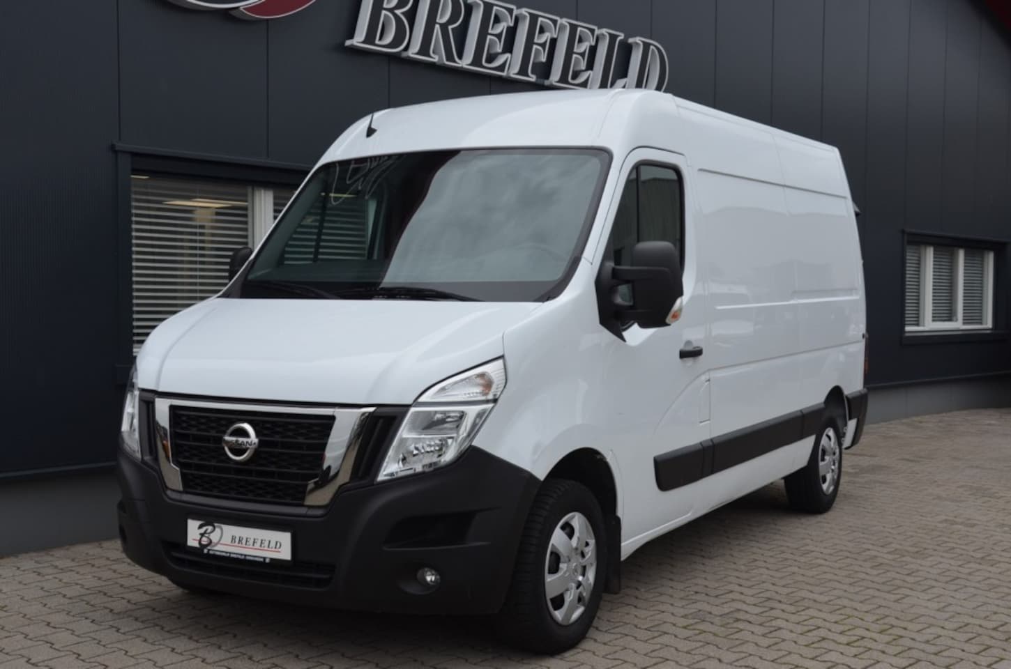Nissan Interstar - 2.3 Blue HDI L2H2  Interstar/master - AutoWereld.nl