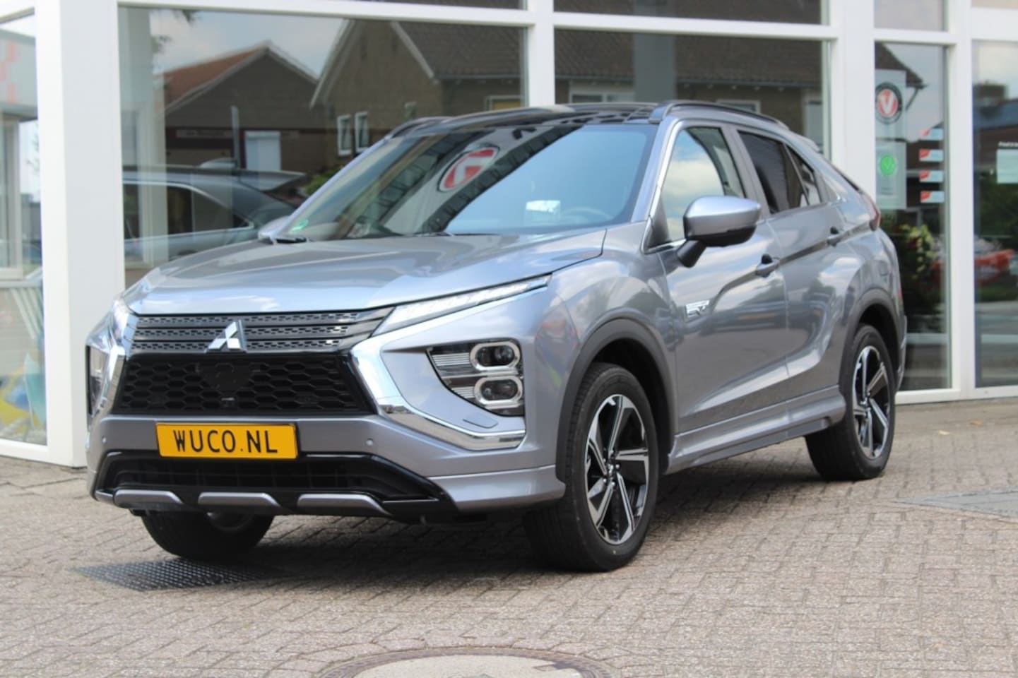 Mitsubishi Eclipse Cross - 2.4 PHEV Instyle * airco * cruise * leder* Schuifdak* - AutoWereld.nl