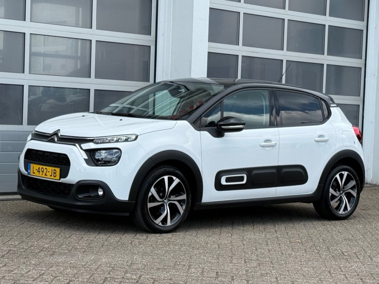 Citroën C3 - 1.2 Puretech 110PK Shine Aut. Navi Camera Trekhaak - AutoWereld.nl
