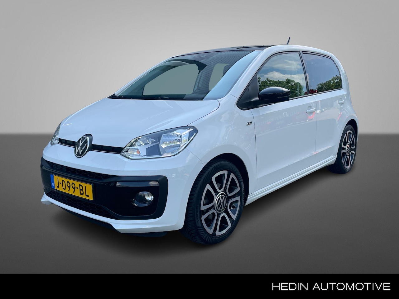 Volkswagen Up! - 1.0 R-Line | CRUISE | CAMERA | AIRCO | - AutoWereld.nl