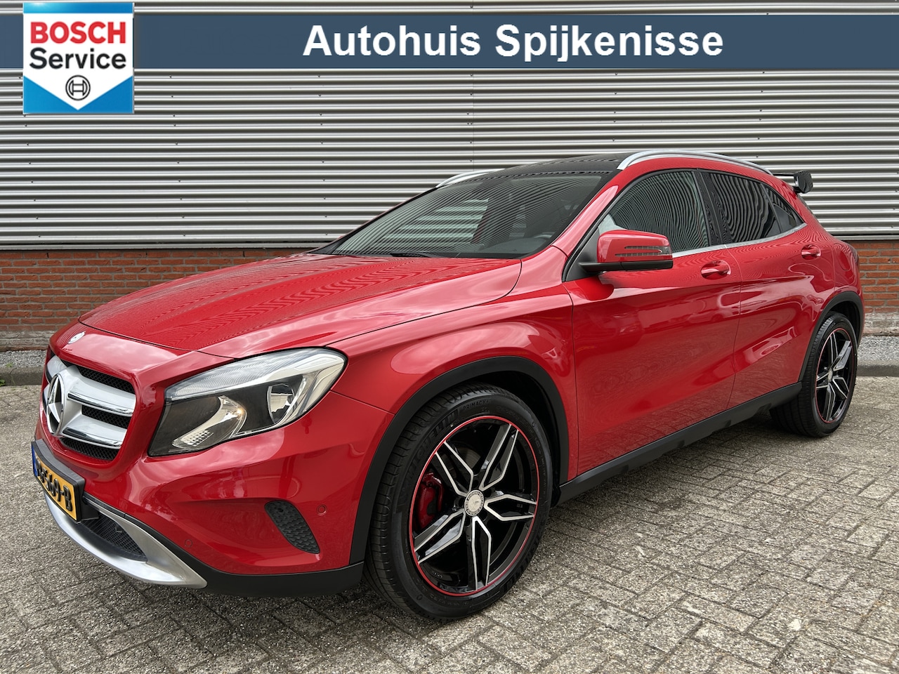 Mercedes-Benz GLA-Klasse - 200 Ambition | AMG | Stoelverwarming | Trekhaak | Navigatie | Goed onderhouden | - AutoWereld.nl