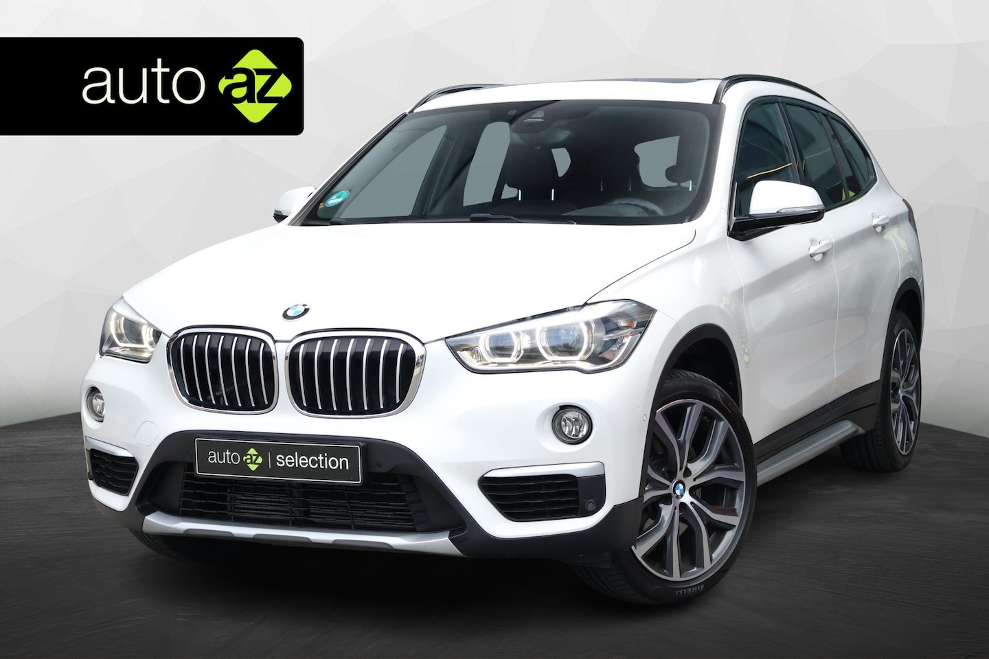 BMW X1 - xDrive20i High Executive / X-Line / Panorama / Trekhaak - AutoWereld.nl