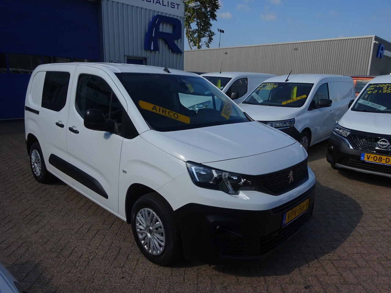 Peugeot Partner - 1.2 PureTech Pro BENZINE AIRCO NAVI CRUISE CONTROL PDC SCHUIFDEUR - AutoWereld.nl
