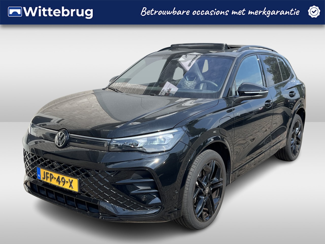 Volkswagen Tiguan - 1.5 eHybrid 2x R-Line / FABRIEKSGARANTIE TM 9-2029/ 272 PK/ PANO/ TREKHAAK/ 360 CAMERA/ HA - AutoWereld.nl