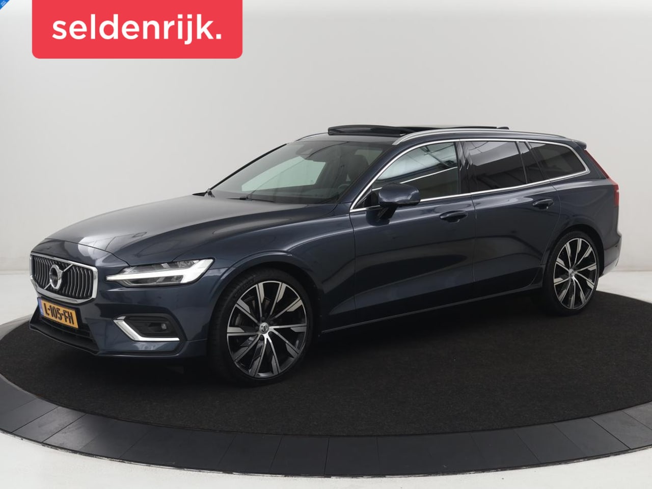 Volvo V60 - 2.0 B4 Inscription | Panoramadak | Trekhaak | Head-up | Harman/Kardon | Adaptive cuise | C - AutoWereld.nl
