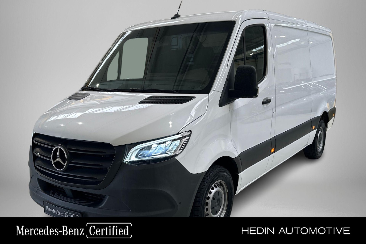 Mercedes-Benz Sprinter - 317 Diesel L2/H1 Automaat RWD | Standkachel | Parkpilot | Zijwindassistent | LED | Navigat - AutoWereld.nl