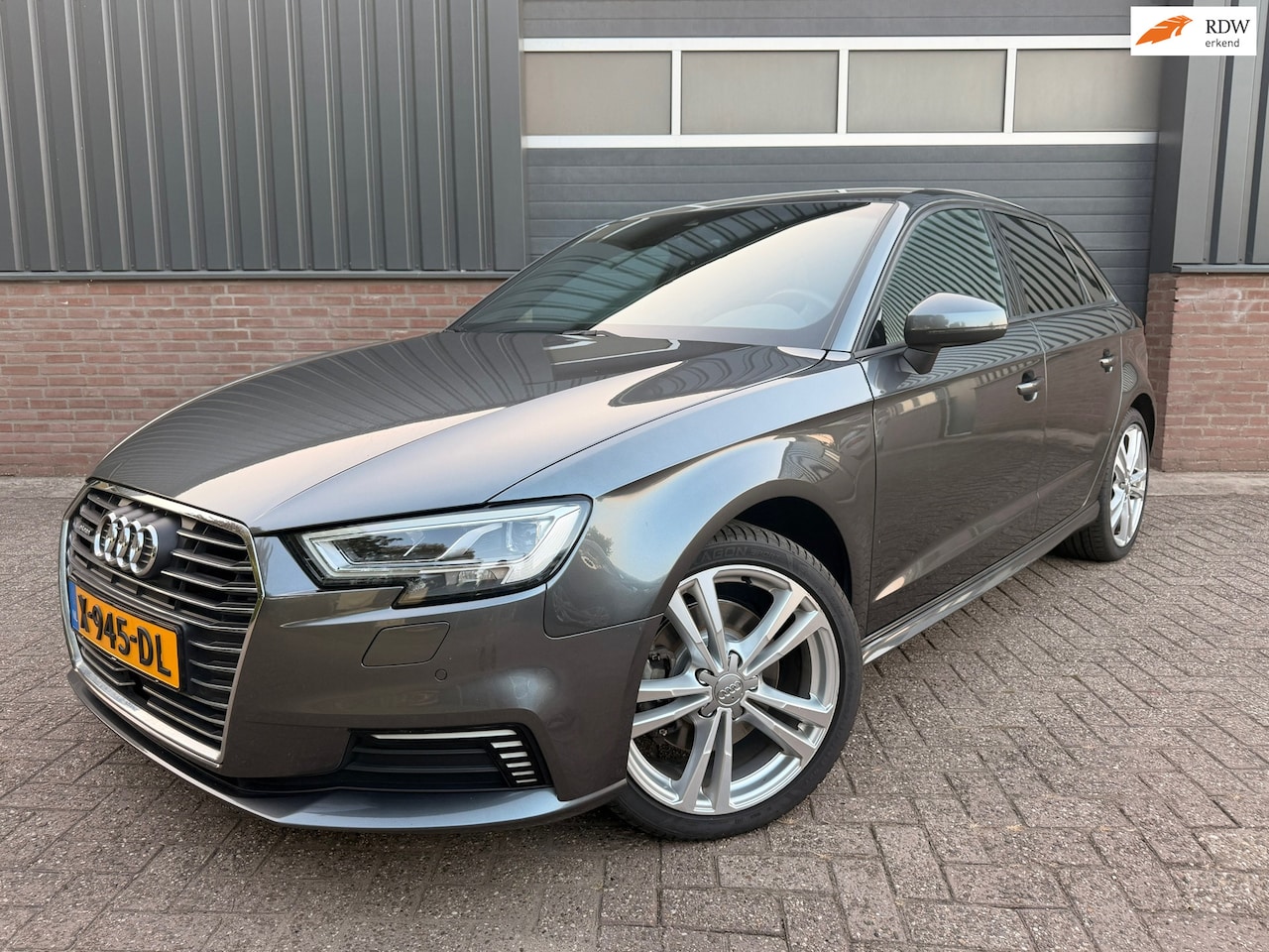 Audi A3 Sportback - 40 e-tron Advance Sport Virtual cockpit, S-line Stoelverw, Led, - AutoWereld.nl