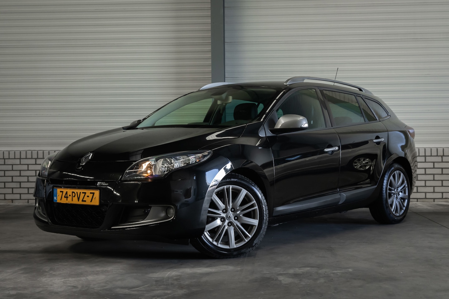 Renault Mégane Estate - 2.0 GT-Line Automaat / Zwart / Navi / Keyless - AutoWereld.nl