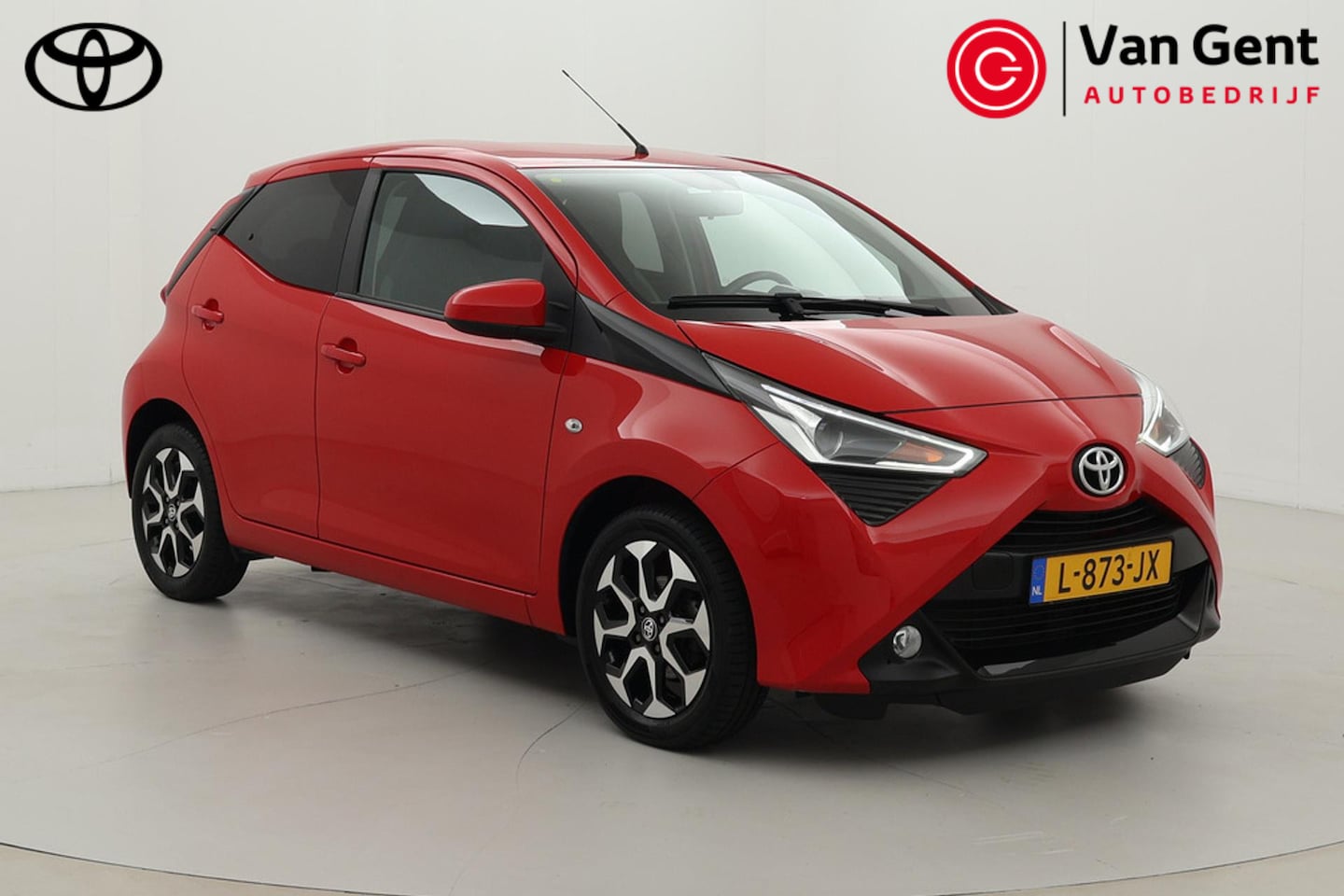 Toyota Aygo - 1.0 VVT-i x-joy | Apple Carplay / Android Auto | Clima | Camera | 15 inch | Bluetooth | Pr - AutoWereld.nl