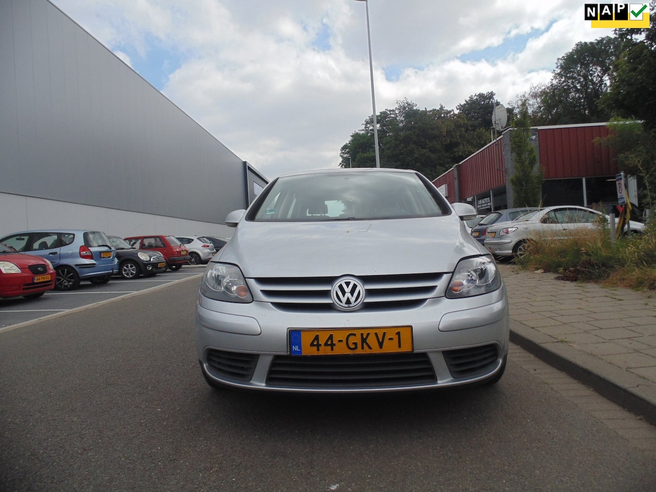 Volkswagen Golf Plus - 1.6 Comfortline TREKHAAK | AIRCO | CRUISE - AutoWereld.nl