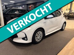 Toyota Yaris - 1.5 Hybrid Business Plus automaat/ stuur en stoel verwarming / navigatie /camera