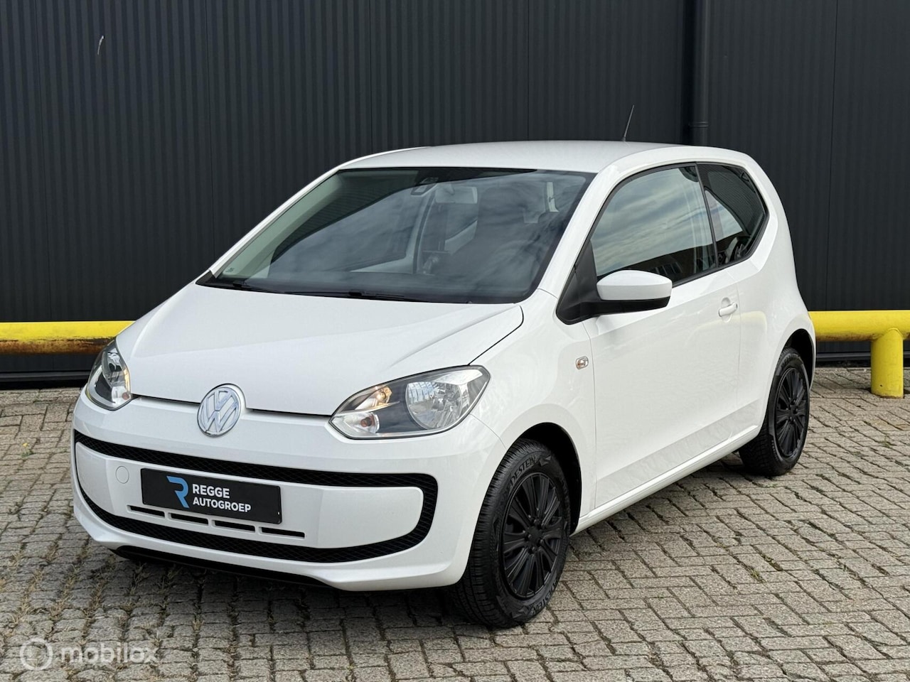 Volkswagen Up! - 1.0 high up! AIRCO | NAVI | CRUISE | PDC - AutoWereld.nl