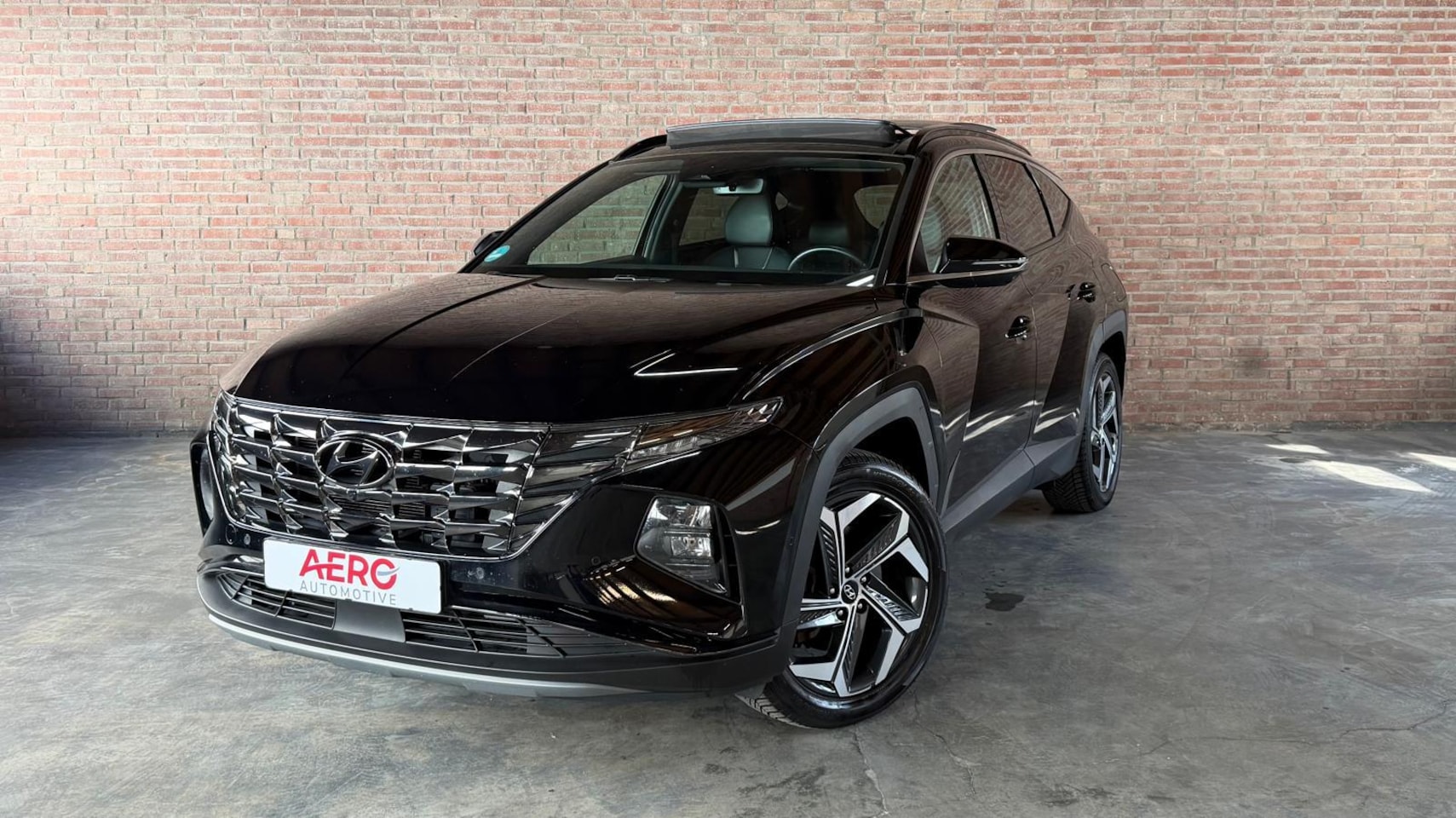 Hyundai Tucson - 1.6 T-GDI PHEV Premium 4WD Pano / Leder /Dealer onderhouden / CarPlay / 360 Camera - AutoWereld.nl