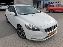 Volvo V40 - 2.0 D4 Kinetic Business