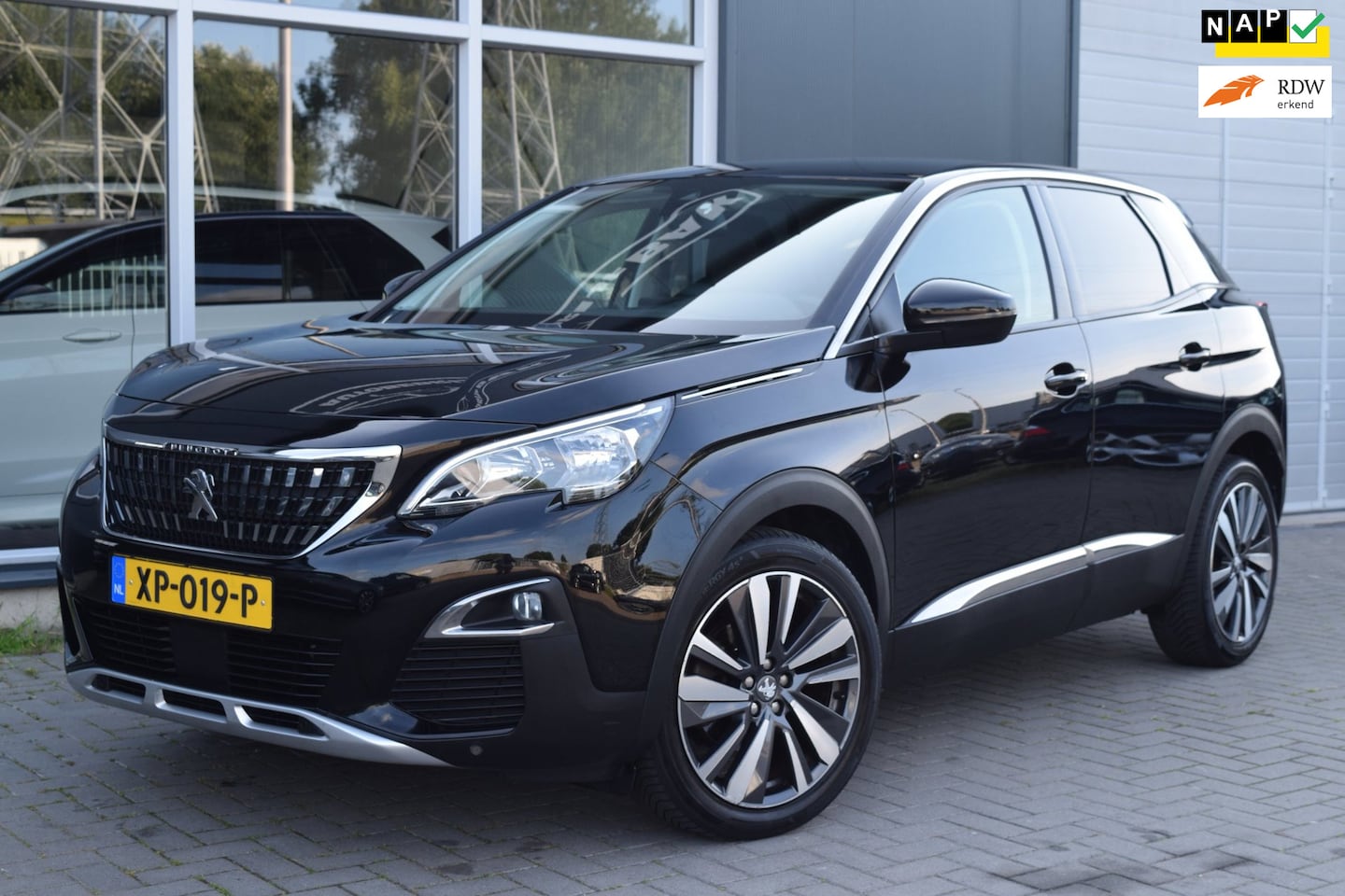 Peugeot 3008 - 1.2 PureTech Allure | Automaat | Keyless | NAP + APK 12-2026 - AutoWereld.nl