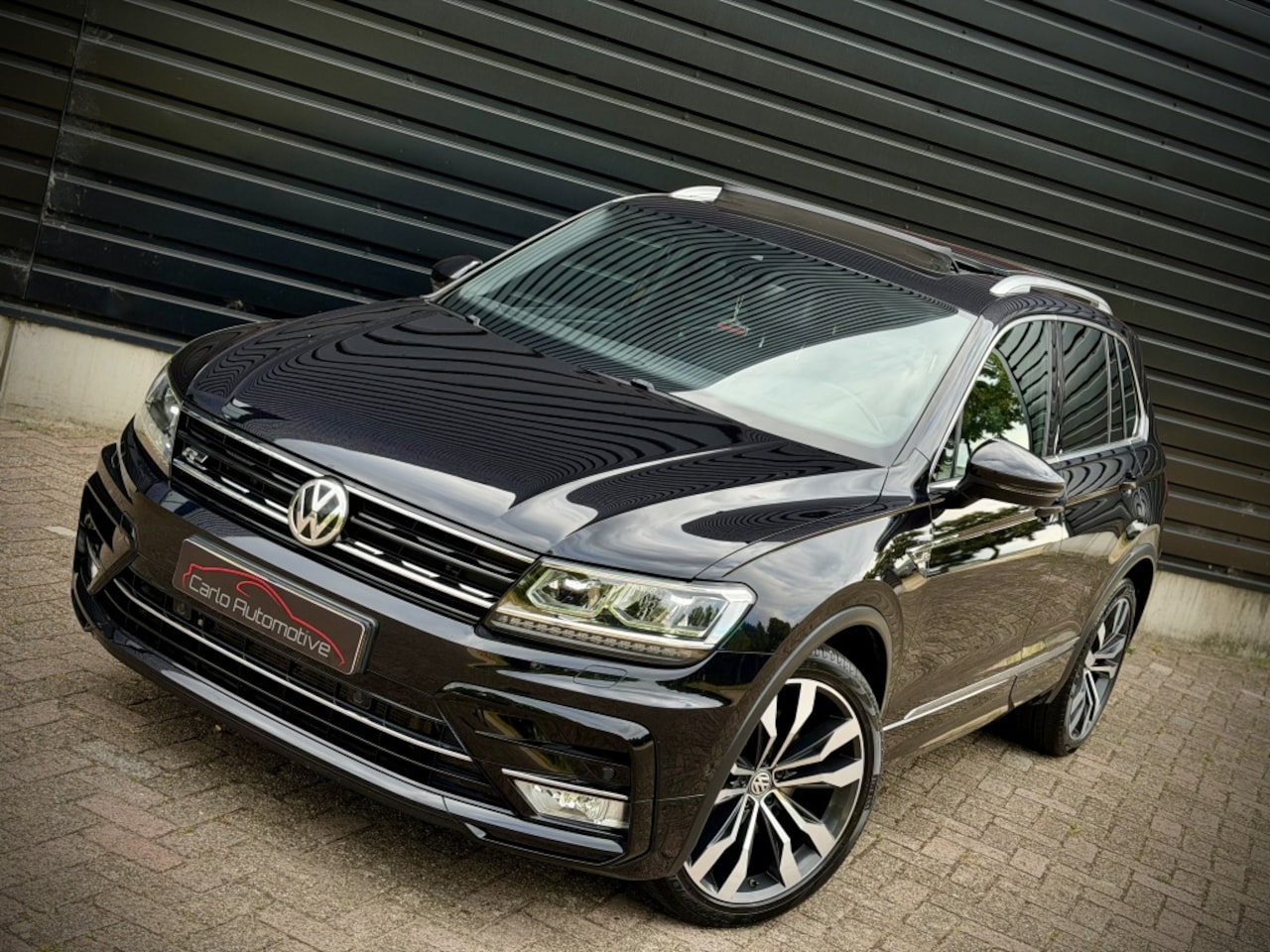 Volkswagen Tiguan - 2.0 TSI 4MOT 3x R-LINE PANO|VIRTUAL|MEMORY|ACC|CARPLAY|DCC - AutoWereld.nl
