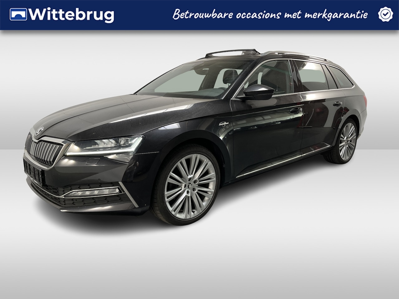 Skoda Superb Combi - 1.4 TSI iV Laurin & Klement / AUTOMAAT/ PANO/ TREKHAAK/ LEER/ STANDKACHEL/ DCC/ ACC/ PARK. - AutoWereld.nl