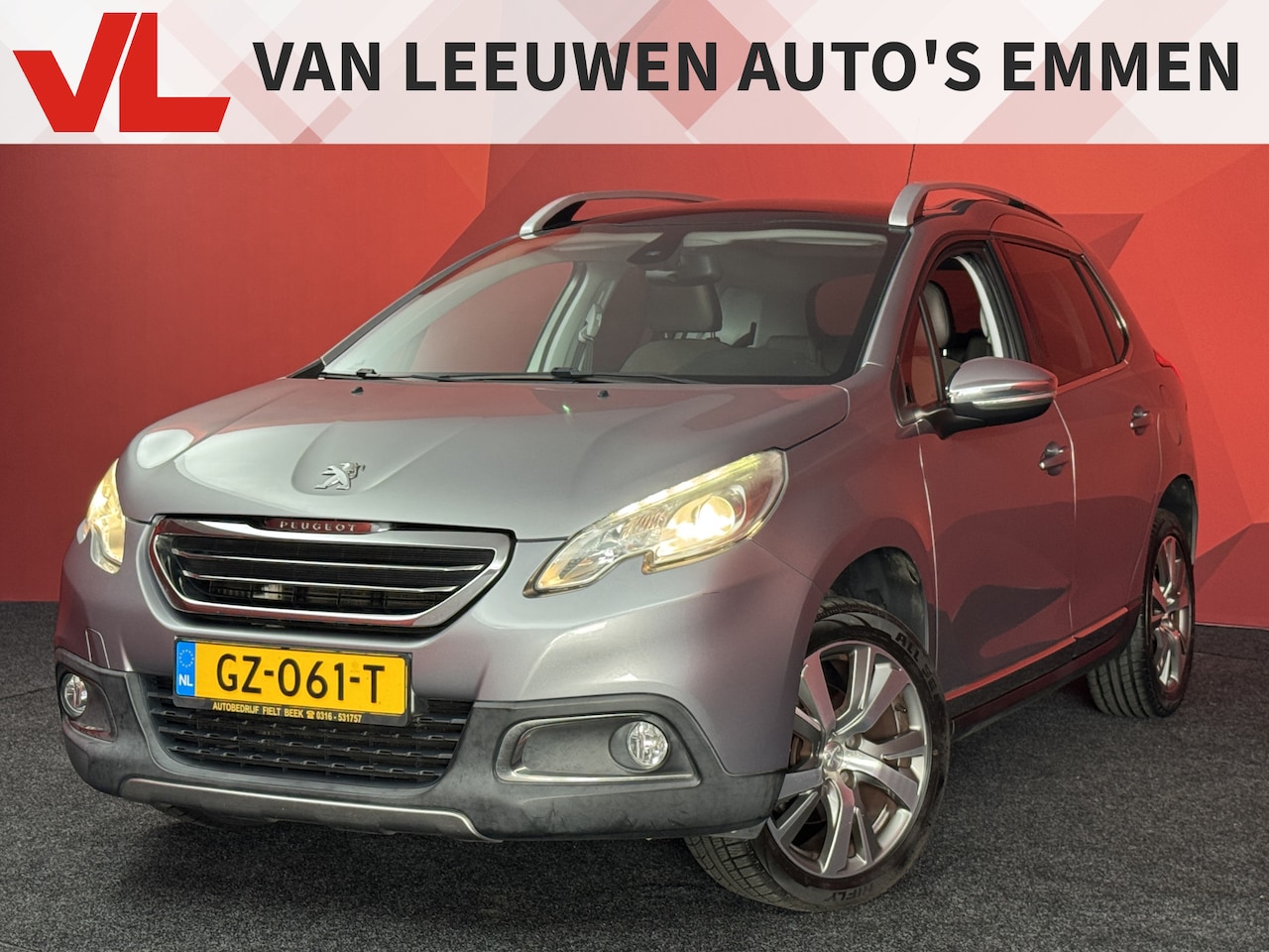 Peugeot 2008 - 1.2 PureTech Féline | Trekhaak | Pano | Clima - AutoWereld.nl