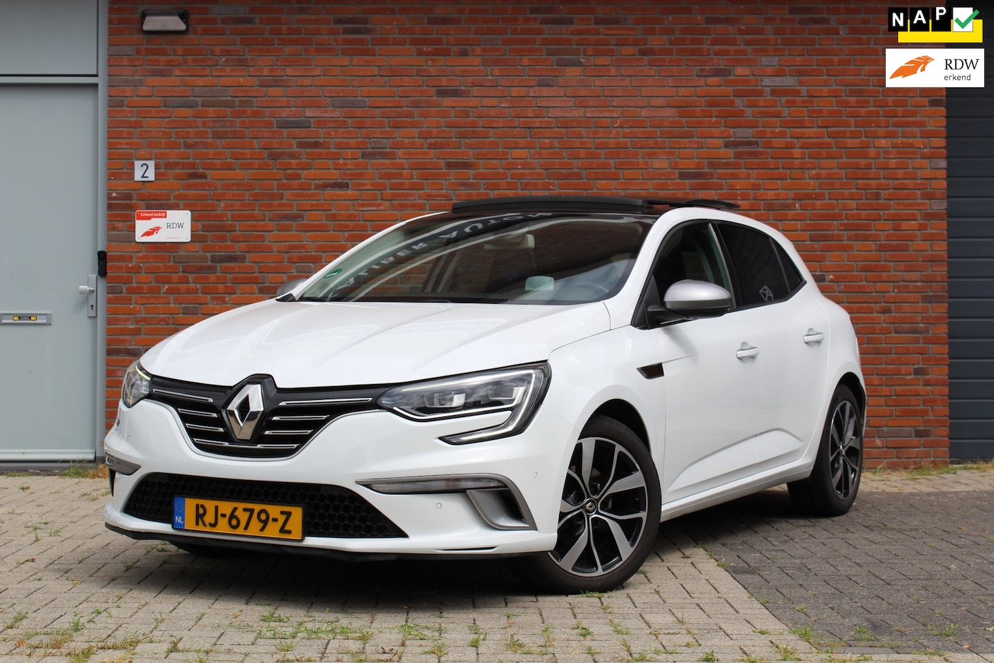 Renault Mégane - 1.2 TCe GT-Line | VOL OPTIES! | PANO HUD BOSE - AutoWereld.nl