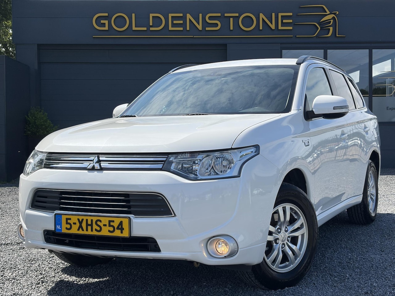 Mitsubishi Outlander - 2.0 PHEV Business Edition SOH 73%,Trekhaak,Navi,Camera,Keyless,Halfleder,Clima,Cruise,Lm v - AutoWereld.nl