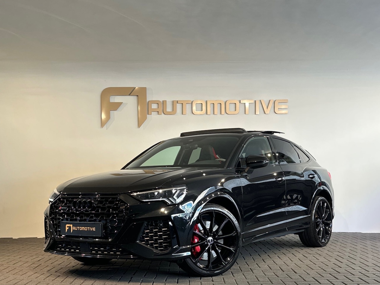 Audi RSQ3 Sportback - 2.5 TFSI Pano|Sonos|Alcantara|Sfeer|Camera - AutoWereld.nl