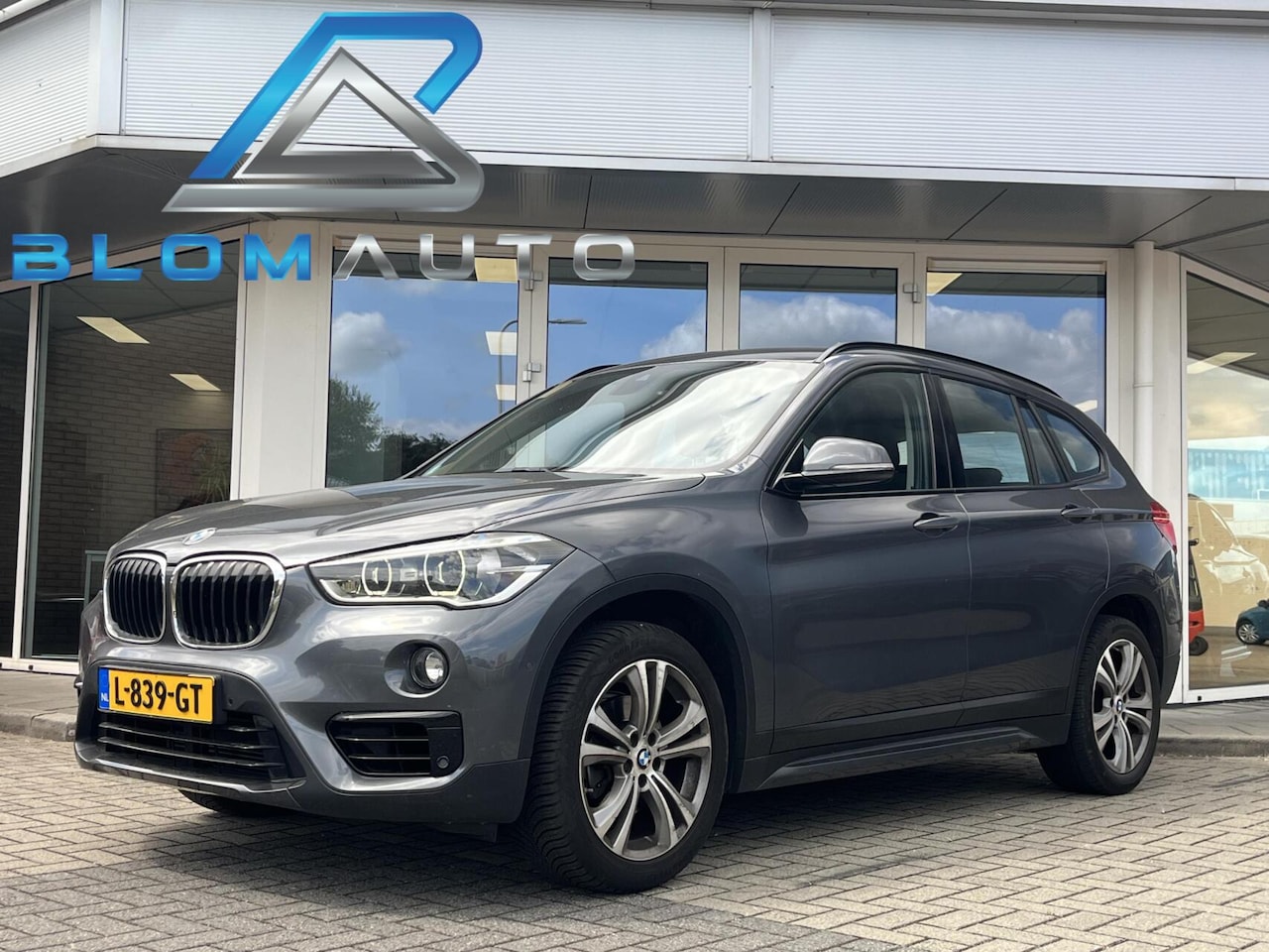 BMW X1 - sDrive18i Executive SPORTSTOELEN+TREKHAAK+LED+18INCH - AutoWereld.nl