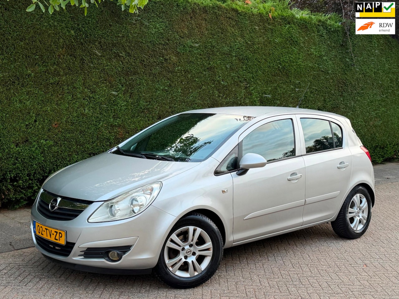 Opel Corsa - 1.4-16V RIJDT GOED/INRUILKOOPJE/5DRS/APK 5-2027!! - AutoWereld.nl